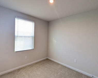 289 Hamilton Lane - Photo Thumbnail 9