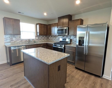 289 Hamilton Lane - Photo Thumbnail 2