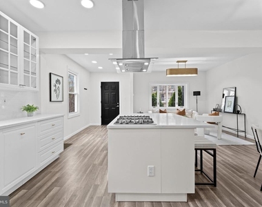 255 S 6th Avenue - Photo Thumbnail 6