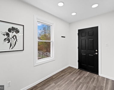 255 S 6th Avenue - Photo Thumbnail 2