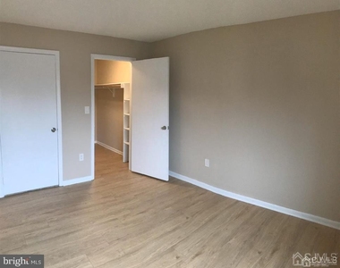 4811 Ravens Crest Drive - Photo Thumbnail 9