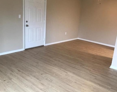 4811 Ravens Crest Drive - Photo Thumbnail 11