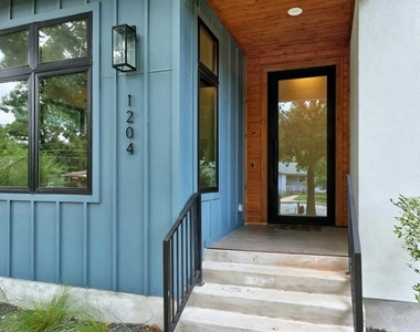 1204 Brentwood St - Photo Thumbnail 3
