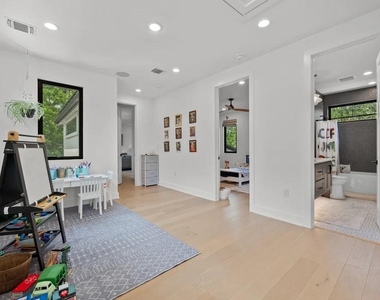 1204 Brentwood St - Photo Thumbnail 27