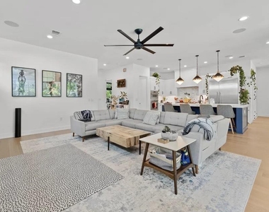 1204 Brentwood St - Photo Thumbnail 9