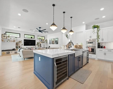 1204 Brentwood St - Photo Thumbnail 15