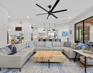 1204 Brentwood St - Photo Thumbnail 11
