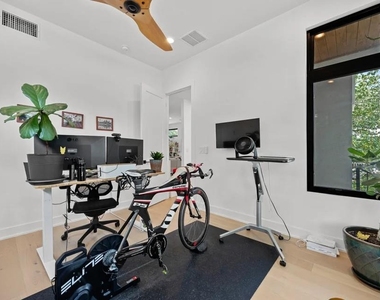 1204 Brentwood St - Photo Thumbnail 7
