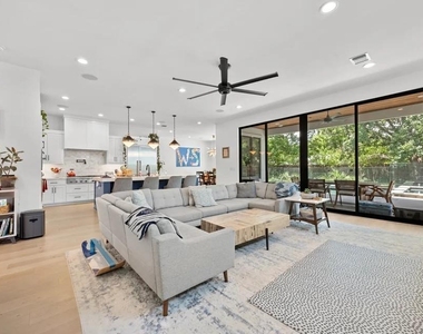 1204 Brentwood St - Photo Thumbnail 12