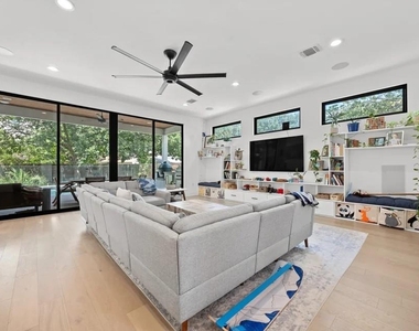 1204 Brentwood St - Photo Thumbnail 8