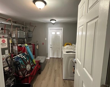 202 N Sacramento Avenue - Photo Thumbnail 37