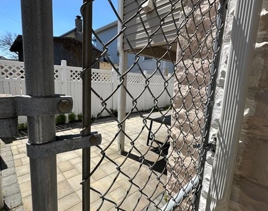 202 N Sacramento Avenue - Photo Thumbnail 14
