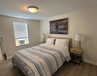 202 N Sacramento Avenue - Photo Thumbnail 56