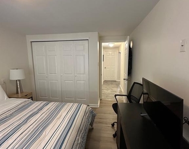 202 N Sacramento Avenue - Photo Thumbnail 59