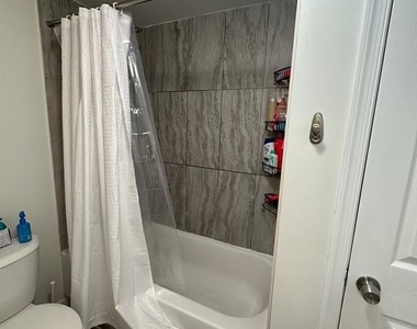 202 N Sacramento Avenue - Photo Thumbnail 64