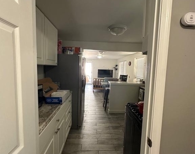 202 N Sacramento Avenue - Photo Thumbnail 41