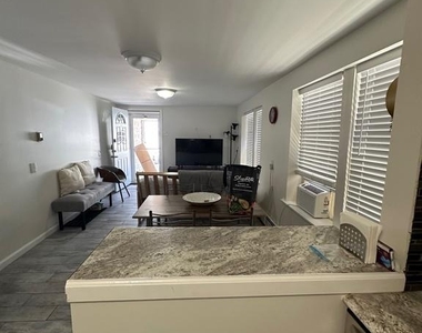 202 N Sacramento Avenue - Photo Thumbnail 49