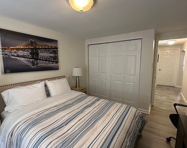202 N Sacramento Avenue - Photo Thumbnail 58