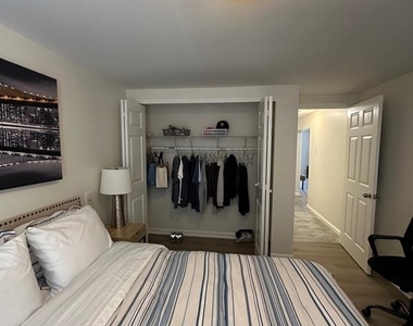202 N Sacramento Avenue - Photo Thumbnail 60