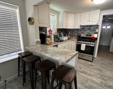 202 N Sacramento Avenue - Photo Thumbnail 50