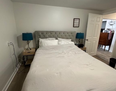 202 N Sacramento Avenue - Photo Thumbnail 80