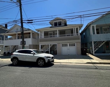 202 N Sacramento Avenue - Photo Thumbnail 2