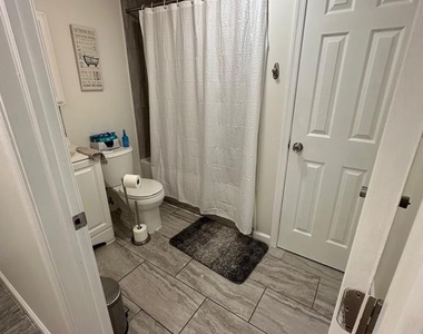 202 N Sacramento Avenue - Photo Thumbnail 63