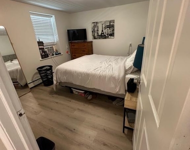 202 N Sacramento Avenue - Photo Thumbnail 77