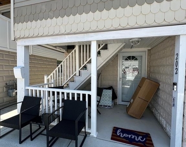 202 N Sacramento Avenue - Photo Thumbnail 13