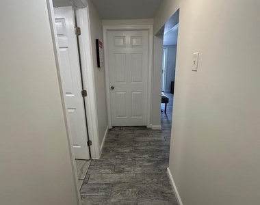 202 N Sacramento Avenue - Photo Thumbnail 72