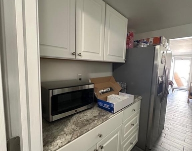 202 N Sacramento Avenue - Photo Thumbnail 42