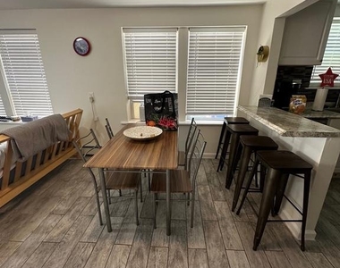 202 N Sacramento Avenue - Photo Thumbnail 90