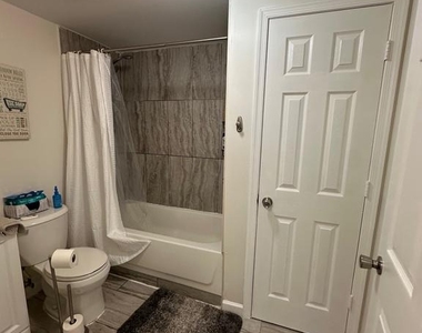 202 N Sacramento Avenue - Photo Thumbnail 67