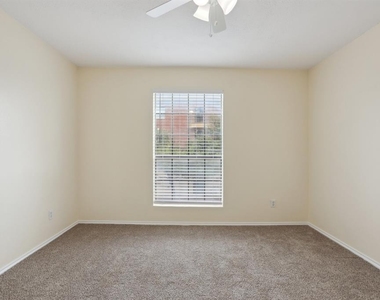 2401 Leon St - Photo Thumbnail 17