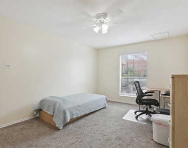 2401 Leon St - Photo Thumbnail 20