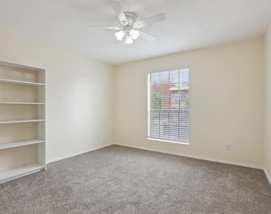 2401 Leon St - Photo Thumbnail 15