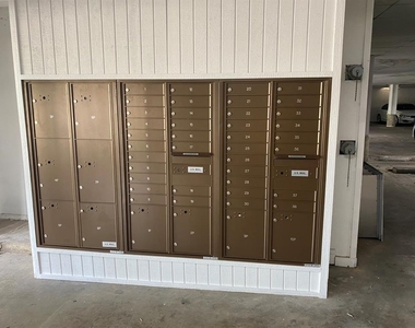 2401 Leon St - Photo Thumbnail 34