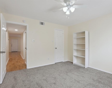 2401 Leon St - Photo Thumbnail 16
