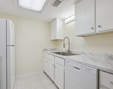 2401 Leon St - Photo Thumbnail 13