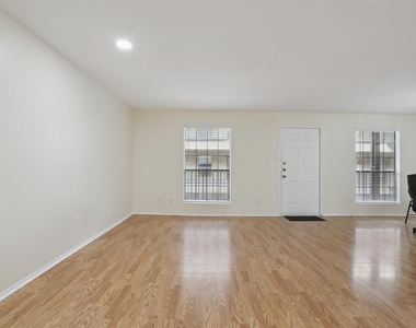 2401 Leon St - Photo Thumbnail 8