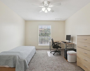 2401 Leon St - Photo Thumbnail 21