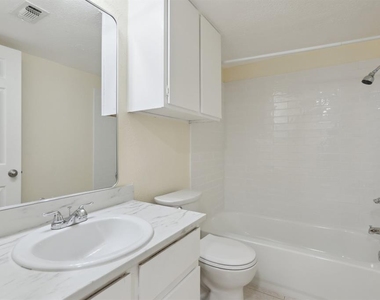2401 Leon St - Photo Thumbnail 18