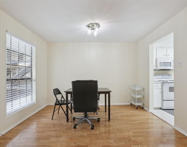 2401 Leon St - Photo Thumbnail 10
