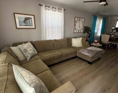 202 N Sacramento Avenue - Photo Thumbnail 27