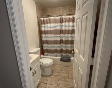 202 N Sacramento Avenue - Photo Thumbnail 71