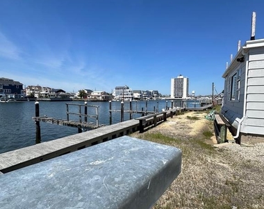 202 N Sacramento Avenue - Photo Thumbnail 90