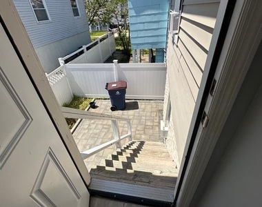 202 N Sacramento Avenue - Photo Thumbnail 45