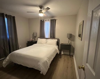 202 N Sacramento Avenue - Photo Thumbnail 57