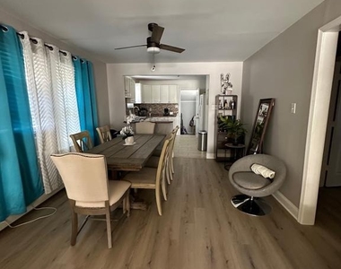 202 N Sacramento Avenue - Photo Thumbnail 30