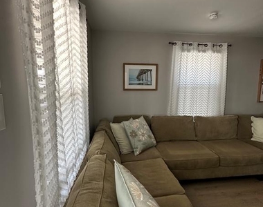 202 N Sacramento Avenue - Photo Thumbnail 26